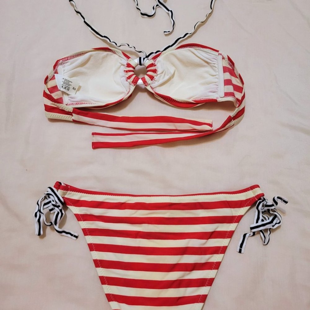 Bikini - Picture 2 of 2